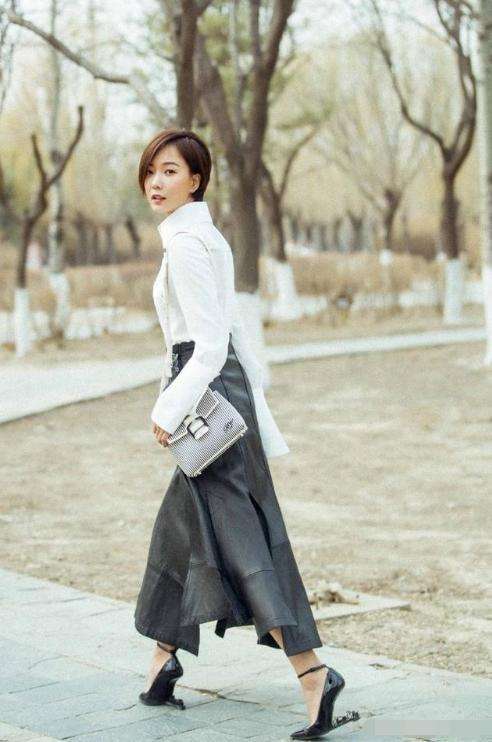 看了王珞丹的这双鞋, 男人都要怀疑人生, 网友: 这怎么走路?