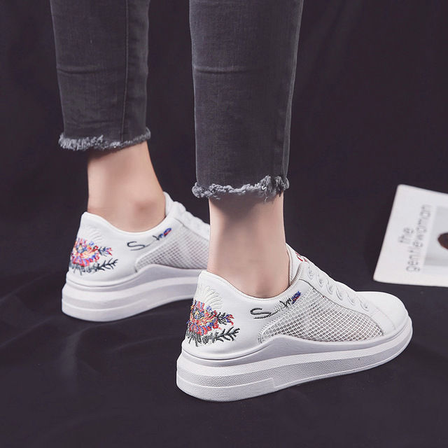 我就奇怪了，为什么女人都喜欢出小白鞋，看完才明白了