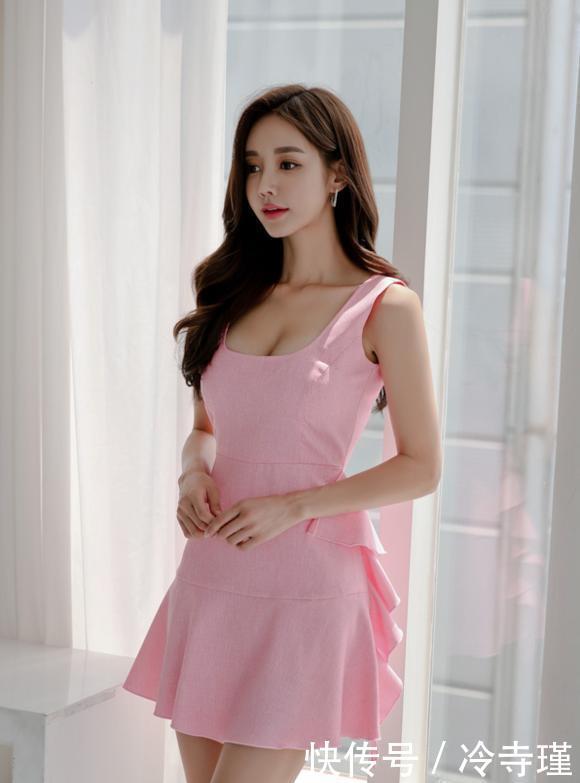  『美女』清爽别致的紧身裙美女，穿出自然时尚的魅力！