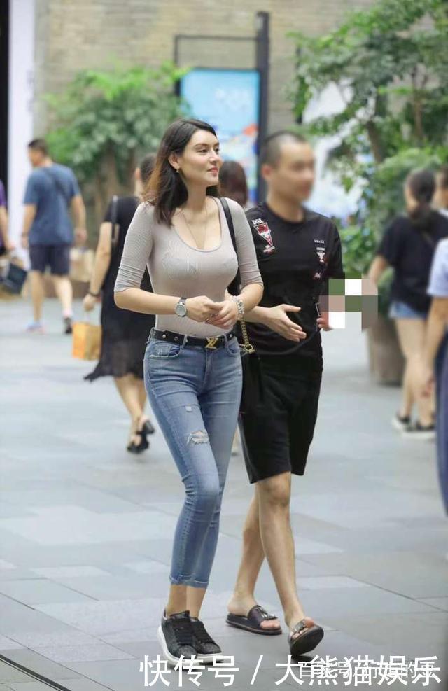 混血美女|街头偶遇混血美女,身材一级棒