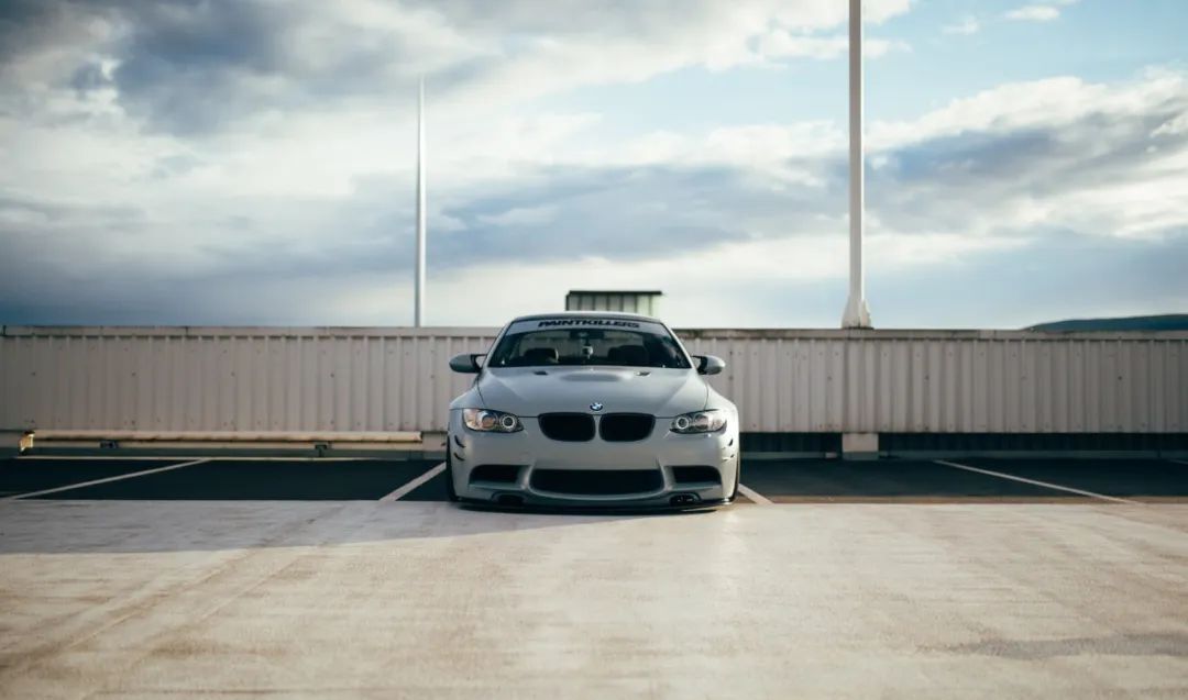  『姿态』低空飞行战舰灰宝马 E92 M3，姿态风格却难掩大佬气质