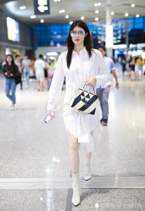 何穗这件衣服厉害了，有四只袖子！图3这么壮的身材第一次见！