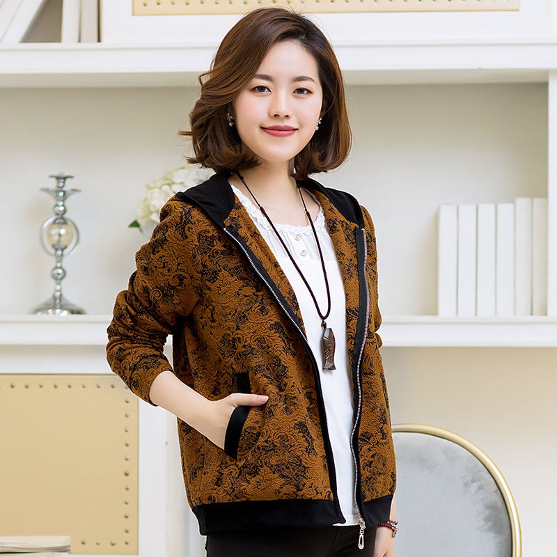 女人怕不怕冷，也别傻买羽绒服!瞧这新出薄外套，不厚不薄刚刚好