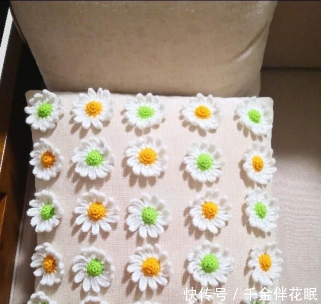  「花香」像闻花香一样看着雏菊，每天都变得美丽