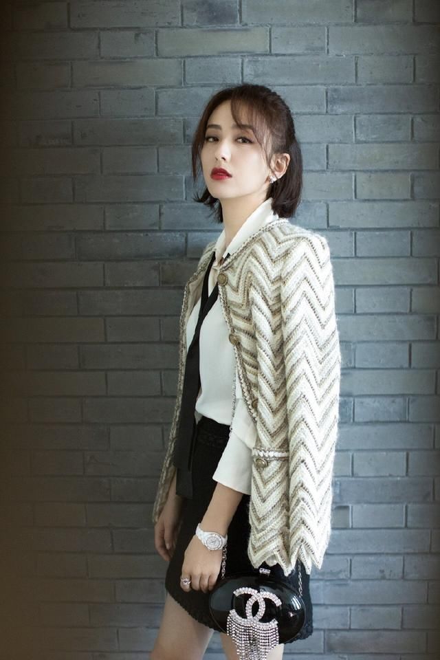 佟丽娅只是换了一款发型，气场十足，网友：这发型一般人驾驭不了