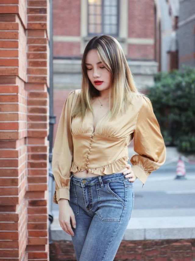  『技巧』微胖女性穿衣想显瘦，这几种小技巧教给你，短脖粗臂象腿一网打尽