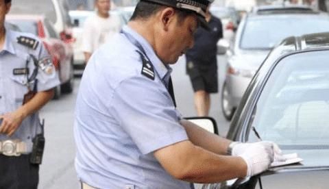 交警通知：再这样上高速，就扣12分罚5000，很多司机都犯错