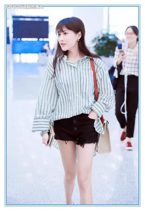 看了鞠婧祎的条纹衫，再看看李艺彤，才知道御姐和软妹差距有多大