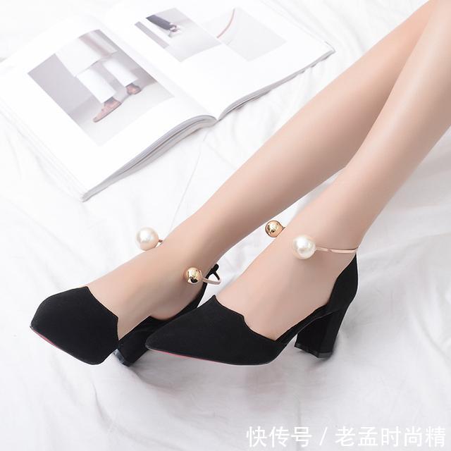  [女性]尖头高跟鞋备爱曙目的外表，深受广大女性的青睐，是不可缺的单品