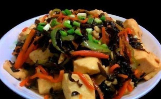  【家常菜】简单家常菜爽虾仁清冬瓜，青椒爆炒牛肉，蒜苗炒五花肉，酱汁豆