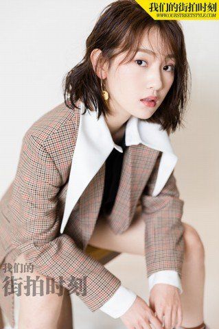 孙艺宁《我们的街拍时刻》双丸子头诠释酷感街头女孩