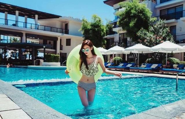 沙滩泳衣：黄色比基尼清纯，黑色比基尼性感，图3感觉不好驾驭！