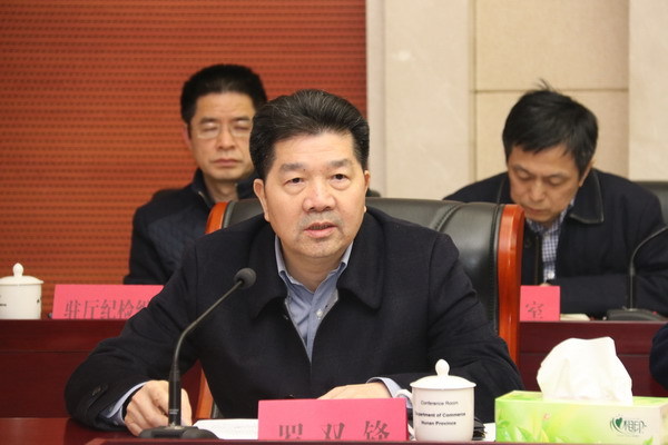 梁平同志来我厅宣布省商务服务中心主要负责人任命