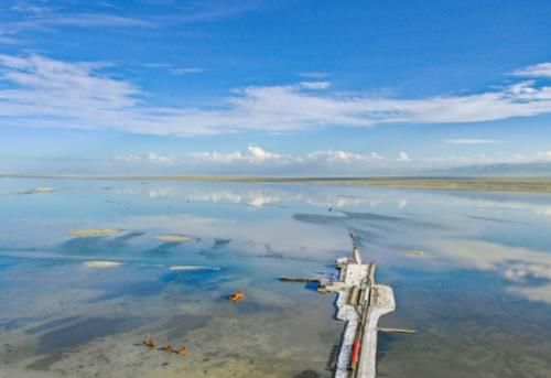 实拍茶卡盐湖：被称为中国的天空之境，游客数量达到300万人次
