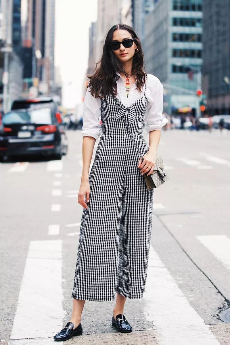 初秋穿阔腿裤，这3款绝不能碰!谁穿谁矮胖...