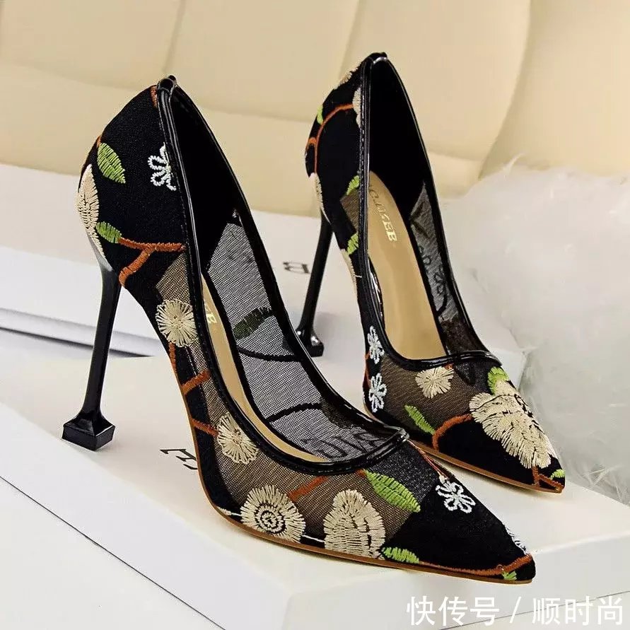 穿高跟鞋原来可以这样美!穿着舒适又大方,显高显女神范