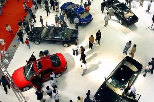  「城里人」为啥农村人没钱分期也要买车，而城里人有钱却不买车