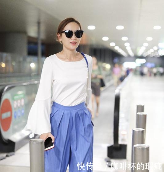 叶一茜现身机场，一条蓝色高腰裤穿得如此显瘦，这才是真正的细腰