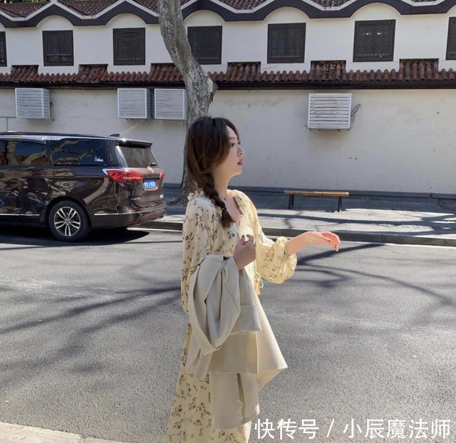  【瞧瞧】先别急着买衣服，瞧瞧今年明星团宠的“4款”单品，穿一次就上头