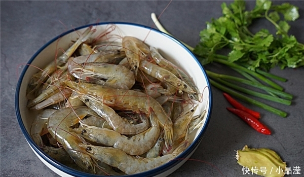 #味道#煮虾时,只加生姜和盐可不行,多加“2味”,虾肉不腥不柴味道鲜