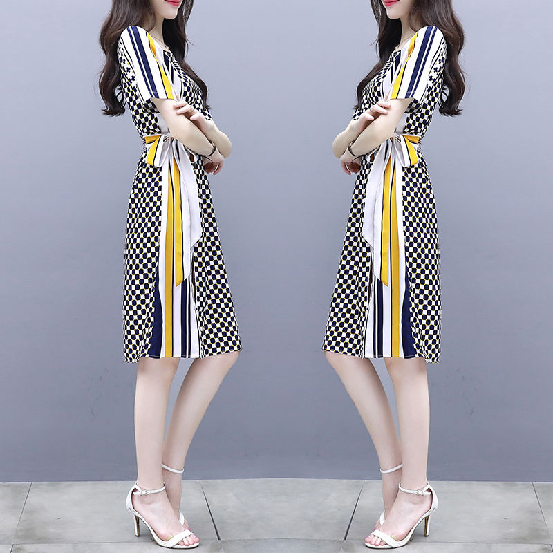 新出一种美，令男神人挪不开眼，妩媚娇艳齐一身，简直美的太疯狂