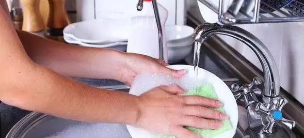  【消毒】每天这样洗碗,上亿细菌癌细胞吃进肚子里,再不看就晚了!