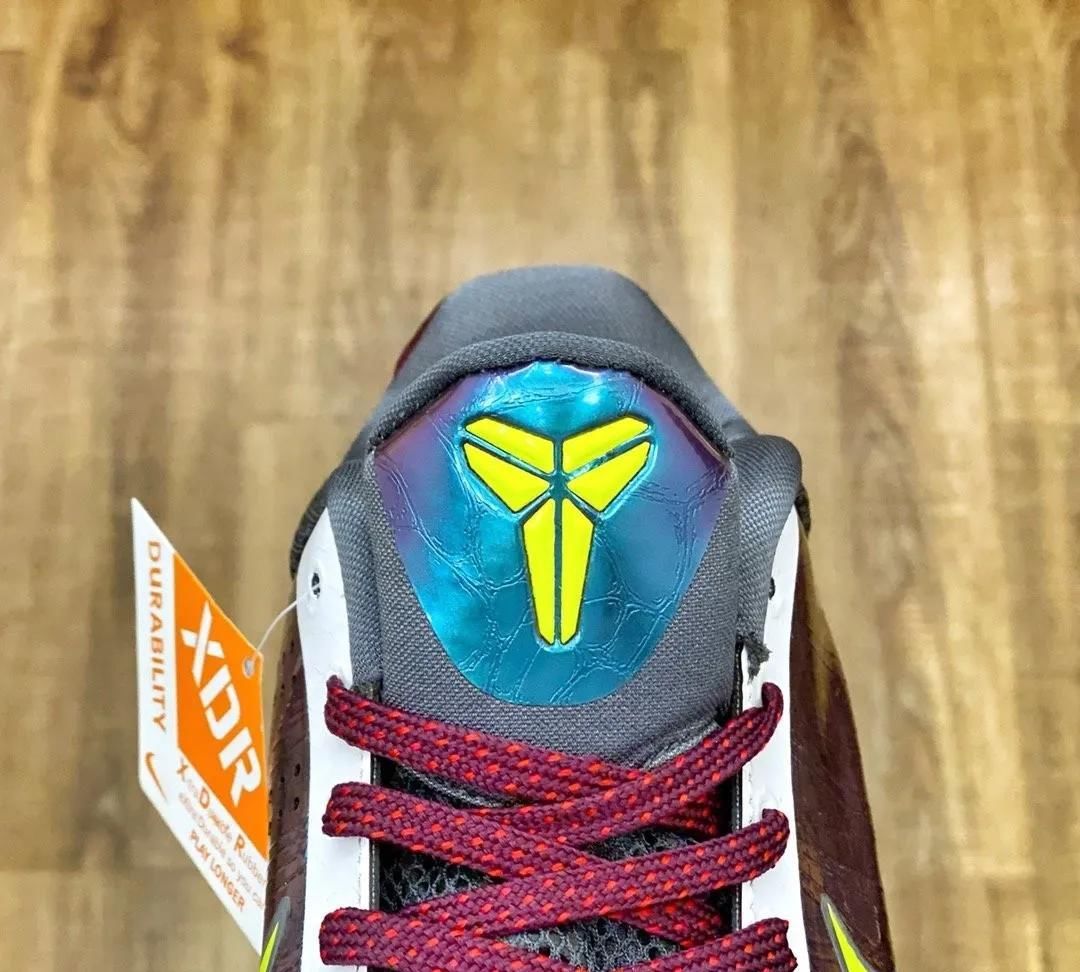  心中■无数人心中的最帅战靴！Kobe 5“小丑”配色开箱测评！