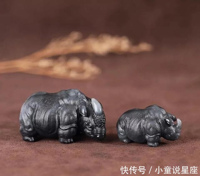 中国：玉雕犀牛，真绝了！
