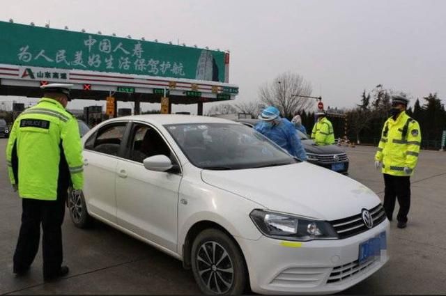  防控■泰安市高速交警昼夜坚守高速收费站疫情防控点
