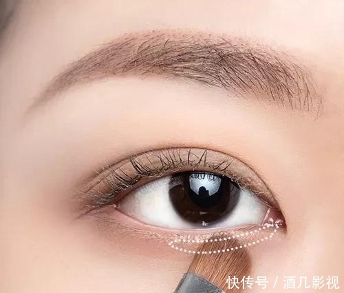  睫毛@?日杂妆高级感十足，原来是这样妆出来的！
