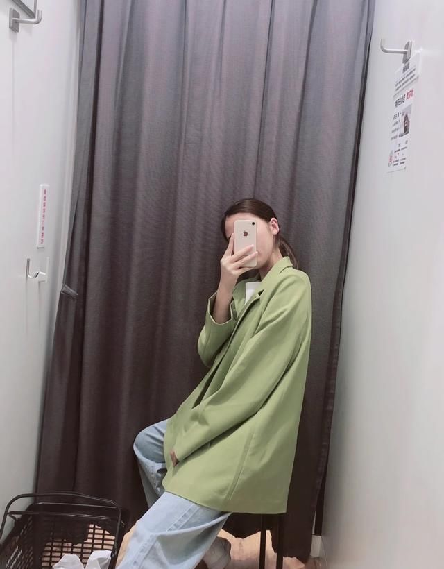  #亮眼#听说今年“牛油果色”很流行？这几款单品穿起来，既清新又亮眼