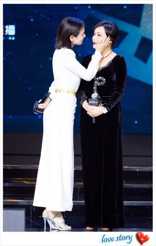 刘嘉玲外表平平，却被鼻孔夺去了镜子 网友：这个鼻子可以系骆驼