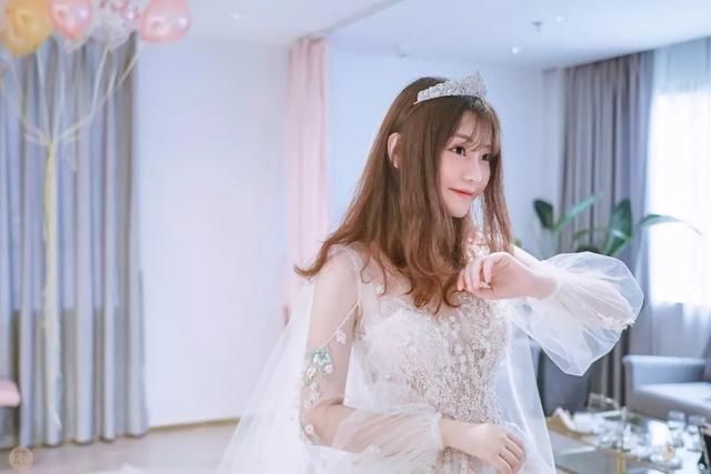 “我之前觉得婚礼离我太遥远了……”“然后呢？”