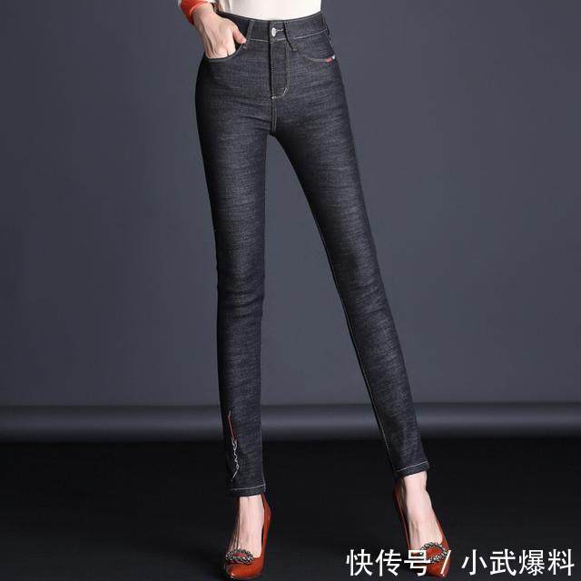 如今的打底裤真是越来越高级了，特别是第2款，穿的最洋气