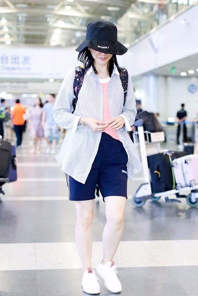 胡可是真不懂时尚，不会扬长避短就算了，还专挑暴露缺点的衣服穿