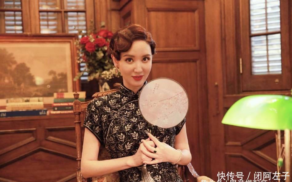 【尤物】被“张乘乘”美到了!张萌穿黑旗袍录综艺,身材婀娜美成人间尤物