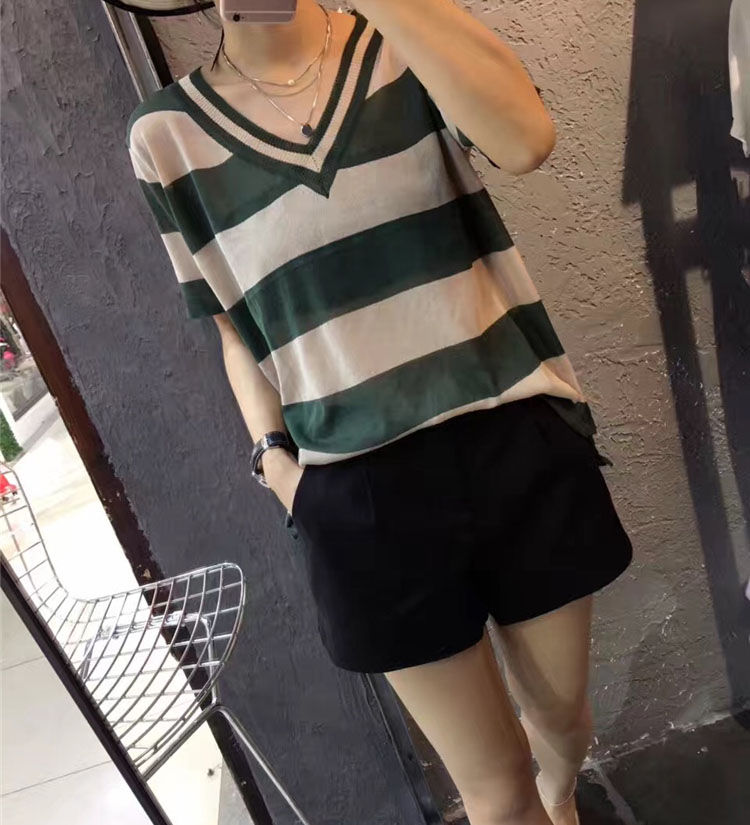 我媳妇1米53，出门不爱穿裙子，只穿港味套装+尖头鞋，真显高