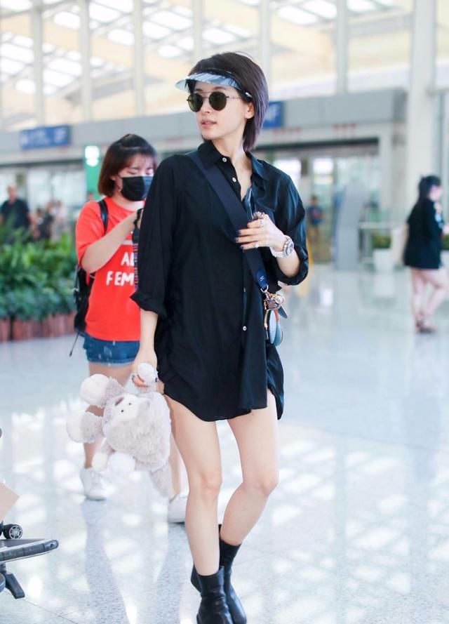 王子文明明挺年轻的，可她穿衣服看起来总带着“大妈”气质!