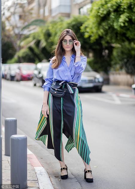 不单是李宇春 女明星靠不对称裙变身“腿霸”