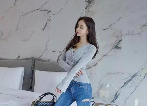 非常有型的牛仔裤美女，凸显魅力小蛮腰，回头率百分百