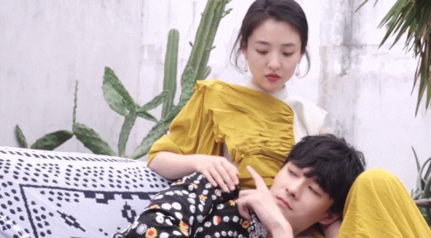  #令人堪忧#吴倩产后复工晒美照，身材恢复依然少女感，但发际线后移令人堪忧