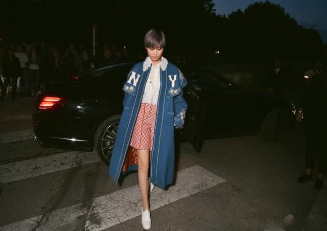 李宇春这么长的短裤也穿安全裤，真保守，网友：看不懂的时尚！