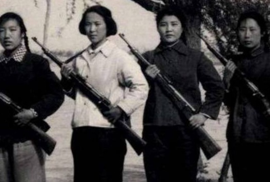  「麻花辫」5张70年代中国老照片：那时的女孩喜欢麻花辫，图2是