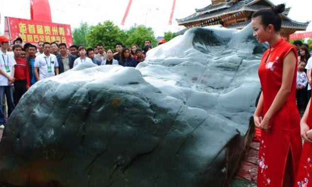 河底发现40吨巨石，3农民合资13万运回，竟卖了1000万元