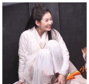  [瞬间]曾扮演赵敏的陈钰琪，私密味道照片流出，女神形象瞬间崩塌！