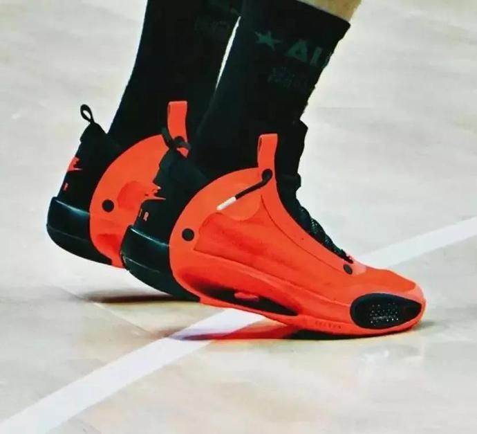 郭艾伦cba全明星球鞋