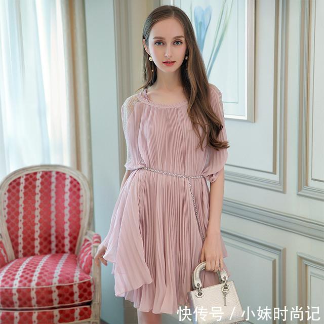  #气质#修身精致连衣裙，让你美得高调又理直气壮