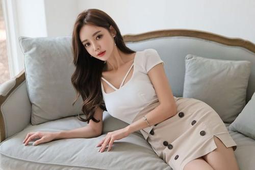 女神搭配，凹凸紧致的紧身裙美女，穿出成熟女人味！