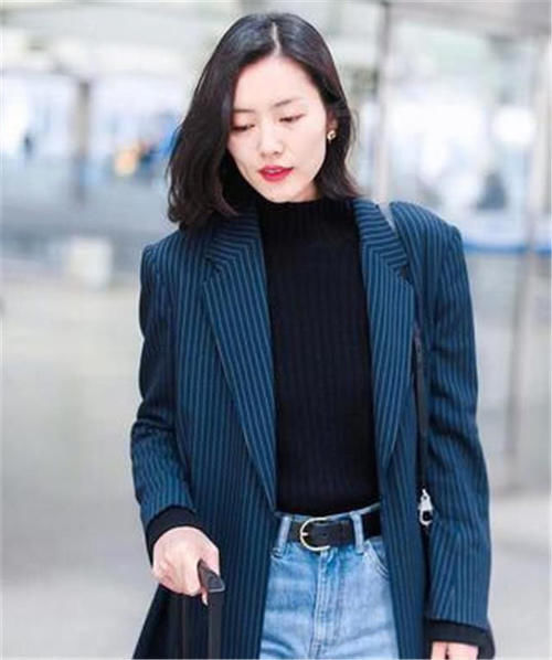  「女人味」女人过了40岁，少烫卷发多剪这4种“发型”，时髦减龄又有女人味