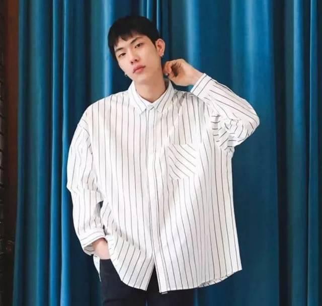 「条纹」距离征服春夏穿搭,就差一件条纹单品的距离